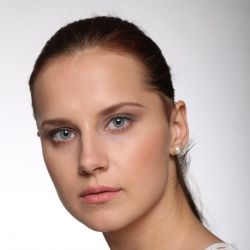 Make up artist Elena Lavit